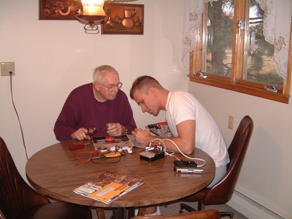 Gramphi Remembered/1024x768_2000-10-23-34-fixing-hairdryer.JPG